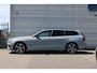 Volvo V60 T8 Plug-in hybrid AWD Plus Perform. Ed. Dark | DEMO DEAL | Elektrisch glazen panorama-dag | Adaptive Cruise Control & Pilot Assist | Elektrisch verstelbare bestuurders- en passagiersstoel met geheugen | Verwarmbare voorstoelen | Verwarmbaar stuurwiel | Premium Audio by Bowers & Wilkins | Achterbank verwarmd | Google services | Apple Carplay & Android Auto | 360 graden camera | Parkeersensoren voor en achter | Keyless entry & start | Extra getint glas |