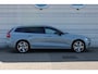 Volvo V60 T8 Plug-in hybrid AWD Plus Perform. Ed. Dark | Elektrisch glazen panorama-dag | Adaptive Cruise Control & Pilot Assist | Elektrisch verstelbare bestuurders- en passagiersstoel met geheugen | Verwarmbare voorstoelen | Verwarmbaar stuurwiel | Premium Audio by Bowers & Wilkins | Achterbank verwarmd | Google services | Apple Carplay & Android Auto | 360 graden camera | Parkeersensoren voor en achter | Keyless entry & start | Extra getint glas |