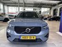 Volvo XC40 1.5 T5 Ultra Dark | Camera | Elektrische Achterklep | Stuurverwarming | Voor en Achter Stoelverwarming | All Season banden | Draadloos oplader | Elektrische Voorstoelen Met Geheugen | Bliss |