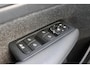Volvo XC40 2.0 B4 Plus Dark | Extra getint glas | Achteruitrijcamera | Apple Carplay & Android Auto | Bluetooth telefoonvoorbereiding | Bots herkenning en activatie | Cruise control adaptief met Stop&Go en stuurhulp | Draadloze telefoonlader | Elektrisch verstelb. bestuurdersstoel met geheugen | Hill hold functie | Rijstrooksensor met correctie