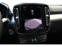 Volvo XC40 2.0 B4 Plus Dark | Extra getint glas | Achteruitrijcamera | Apple Carplay & Android Auto | Bluetooth telefoonvoorbereiding | Bots herkenning en activatie | Cruise control adaptief met Stop&Go en stuurhulp | Draadloze telefoonlader | Elektrisch verstelb. bestuurdersstoel met geheugen | Hill hold functie | Rijstrooksensor met correctie