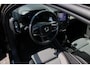 Volvo XC40 2.0 B4 Plus Dark | Extra getint glas | Achteruitrijcamera | Apple Carplay & Android Auto | Bluetooth telefoonvoorbereiding | Bots herkenning en activatie | Cruise control adaptief met Stop&Go en stuurhulp | Draadloze telefoonlader | Elektrisch verstelb. bestuurdersstoel met geheugen | Hill hold functie | Rijstrooksensor met correctie