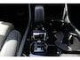 Volvo XC40 2.0 B4 Plus Dark | Extra getint glas | Achteruitrijcamera | Apple Carplay & Android Auto | Bluetooth telefoonvoorbereiding | Bots herkenning en activatie | Cruise control adaptief met Stop&Go en stuurhulp | Draadloze telefoonlader | Elektrisch verstelb. bestuurdersstoel met geheugen | Hill hold functie | Rijstrooksensor met correctie