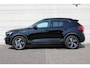 Volvo XC40 2.0 B4 Plus Dark | Extra getint glas | Achteruitrijcamera | Apple Carplay & Android Auto | Bluetooth telefoonvoorbereiding | Bots herkenning en activatie | Cruise control adaptief met Stop&Go en stuurhulp | Draadloze telefoonlader | Elektrisch verstelb. bestuurdersstoel met geheugen | Hill hold functie | Rijstrooksensor met correctie