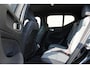 Volvo XC40 2.0 B4 Plus Dark | Extra getint glas | Achteruitrijcamera | Apple Carplay & Android Auto | Bluetooth telefoonvoorbereiding | Bots herkenning en activatie | Cruise control adaptief met Stop&Go en stuurhulp | Draadloze telefoonlader | Elektrisch verstelb. bestuurdersstoel met geheugen | Hill hold functie | Rijstrooksensor met correctie
