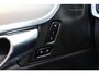 Volvo V90 T8 Plug-in hybrid AWD Ultra Dark | Trekhaak | Panoramadak | Head up display | 360 graden camera | Premium audio by Harman Kardon | Adaptieve cruise control | Verwarmbare voorstoelen stuurwiel en achterbank |