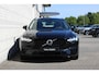 Volvo V90 T8 Plug-in hybrid AWD Ultra Dark | Trekhaak | Panoramadak | Head up display | 360 graden camera | Premium audio by Harman Kardon | Adaptieve cruise control | Verwarmbare voorstoelen stuurwiel en achterbank |
