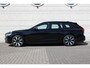 Volvo V90 T8 Plug-in hybrid AWD Ultra Dark | Trekhaak | Panoramadak | Head up display | 360 graden camera | Premium audio by Harman Kardon | Adaptieve cruise control | Verwarmbare voorstoelen stuurwiel en achterbank |