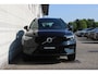 Volvo XC40 B4 Plus Dark | Trekhaak elektrisch uitklapbaar | Verwarmbare voorstoelen en stuurwiel | Premium audio by Harman Kardon | Adaptieve cruise control | Apple Carplay & Android Auto | Bots herkenning en activatie | Elektrisch verstelbare bestuurdersstoel met geheugen | Navigatiesysteem full map |