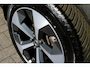 Volvo XC40 B4 Plus Dark | Trekhaak elektrisch uitklapbaar | Verwarmbare voorstoelen en stuurwiel | Premium audio by Harman Kardon | Adaptieve cruise control | Apple Carplay & Android Auto | Bots herkenning en activatie | Elektrisch verstelbare bestuurdersstoel met geheugen | Navigatiesysteem full map |