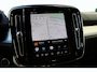 Volvo XC40 B4 Plus Dark | Trekhaak elektrisch uitklapbaar | Verwarmbare voorstoelen en stuurwiel | Premium audio by Harman Kardon | Adaptieve cruise control | Apple Carplay & Android Auto | Bots herkenning en activatie | Elektrisch verstelbare bestuurdersstoel met geheugen | Navigatiesysteem full map |