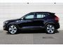 Volvo XC40 B4 Plus Dark | Trekhaak elektrisch uitklapbaar | Verwarmbare voorstoelen en stuurwiel | Premium audio by Harman Kardon | Adaptieve cruise control | Apple Carplay & Android Auto | Bots herkenning en activatie | Elektrisch verstelbare bestuurdersstoel met geheugen | Navigatiesysteem full map |