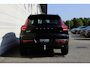 Volvo XC40 B4 Plus Dark | Trekhaak elektrisch uitklapbaar | Verwarmbare voorstoelen en stuurwiel | Premium audio by Harman Kardon | Adaptieve cruise control | Apple Carplay & Android Auto | Bots herkenning en activatie | Elektrisch verstelbare bestuurdersstoel met geheugen | Navigatiesysteem full map |