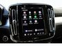 Volvo XC40 B4 Plus Dark | Trekhaak elektrisch uitklapbaar | Verwarmbare voorstoelen en stuurwiel | Premium audio by Harman Kardon | Adaptieve cruise control | Apple Carplay & Android Auto | Bots herkenning en activatie | Elektrisch verstelbare bestuurdersstoel met geheugen | Navigatiesysteem full map |