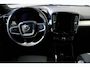 Volvo XC40 B4 Plus Dark | Trekhaak elektrisch uitklapbaar | Verwarmbare voorstoelen en stuurwiel | Premium audio by Harman Kardon | Adaptieve cruise control | Apple Carplay & Android Auto | Bots herkenning en activatie | Elektrisch verstelbare bestuurdersstoel met geheugen | Navigatiesysteem full map |