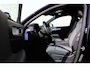 Volvo XC40 B4 Plus Dark | Trekhaak elektrisch uitklapbaar | Verwarmbare voorstoelen en stuurwiel | Premium audio by Harman Kardon | Adaptieve cruise control | Apple Carplay & Android Auto | Bots herkenning en activatie | Elektrisch verstelbare bestuurdersstoel met geheugen | Navigatiesysteem full map |