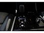 Volvo XC40 B4 Plus Dark | Trekhaak elektrisch uitklapbaar | Verwarmbare voorstoelen en stuurwiel | Premium audio by Harman Kardon | Adaptieve cruise control | Apple Carplay & Android Auto | Bots herkenning en activatie | Elektrisch verstelbare bestuurdersstoel met geheugen | Navigatiesysteem full map |