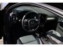 Volvo XC40 B4 Plus Dark | Trekhaak elektrisch uitklapbaar | Verwarmbare voorstoelen en stuurwiel | Premium audio by Harman Kardon | Adaptieve cruise control | Apple Carplay & Android Auto | Bots herkenning en activatie | Elektrisch verstelbare bestuurdersstoel met geheugen | Navigatiesysteem full map |