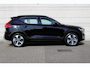 Volvo XC40 B4 Plus Dark | Trekhaak elektrisch uitklapbaar | Verwarmbare voorstoelen en stuurwiel | Premium audio by Harman Kardon | Adaptieve cruise control | Apple Carplay & Android Auto | Bots herkenning en activatie | Elektrisch verstelbare bestuurdersstoel met geheugen | Navigatiesysteem full map |