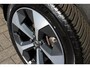 Volvo XC40 B4 Plus Dark | Trekhaak elektrisch uitklapbaar | Verwarmbare voorstoelen en stuurwiel | Premium audio by Harman Kardon | Adaptieve cruise control | Apple Carplay & Android Auto | Bots herkenning en activatie | Elektrisch verstelbare bestuurdersstoel met geheugen | Navigatiesysteem full map |