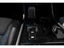 Volvo XC40 B4 Plus Dark | Trekhaak elektrisch uitklapbaar | Verwarmbare voorstoelen en stuurwiel | Premium audio by Harman Kardon | Adaptieve cruise control | Apple Carplay & Android Auto | Bots herkenning en activatie | Elektrisch verstelbare bestuurdersstoel met geheugen | Navigatiesysteem full map |