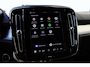 Volvo XC40 B4 Plus Dark | Trekhaak elektrisch uitklapbaar | Verwarmbare voorstoelen en stuurwiel | Premium audio by Harman Kardon | Adaptieve cruise control | Apple Carplay & Android Auto | Bots herkenning en activatie | Elektrisch verstelbare bestuurdersstoel met geheugen | Navigatiesysteem full map |