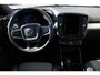 Volvo XC40 B4 Plus Dark | Trekhaak elektrisch uitklapbaar | Verwarmbare voorstoelen en stuurwiel | Premium audio by Harman Kardon | Adaptieve cruise control | Apple Carplay & Android Auto | Bots herkenning en activatie | Elektrisch verstelbare bestuurdersstoel met geheugen | Navigatiesysteem full map |