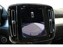 Volvo XC40 B4 Plus Dark | Trekhaak elektrisch uitklapbaar | Verwarmbare voorstoelen en stuurwiel | Premium audio by Harman Kardon | Adaptieve cruise control | Apple Carplay & Android Auto | Bots herkenning en activatie | Elektrisch verstelbare bestuurdersstoel met geheugen | Navigatiesysteem full map |