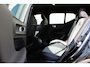 Volvo XC40 B4 Plus Dark | Trekhaak elektrisch uitklapbaar | Verwarmbare voorstoelen en stuurwiel | Premium audio by Harman Kardon | Adaptieve cruise control | Apple Carplay & Android Auto | Bots herkenning en activatie | Elektrisch verstelbare bestuurdersstoel met geheugen | Navigatiesysteem full map |