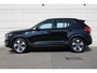 Volvo XC40 B4 Plus Dark | Trekhaak elektrisch uitklapbaar | Verwarmbare voorstoelen en stuurwiel | Premium audio by Harman Kardon | Adaptieve cruise control | Apple Carplay & Android Auto | Bots herkenning en activatie | Elektrisch verstelbare bestuurdersstoel met geheugen | Navigatiesysteem full map |
