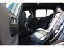 Volvo XC40 B4 Plus Dark | Trekhaak elektrisch uitklapbaar | Verwarmbare voorstoelen en stuurwiel | Premium audio by Harman Kardon | Adaptieve cruise control | Apple Carplay & Android Auto | Bots herkenning en activatie | Elektrisch verstelbare bestuurdersstoel met geheugen | Navigatiesysteem full map |