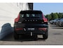 Volvo XC40 B4 Plus Dark | Trekhaak elektrisch uitklapbaar | Verwarmbare voorstoelen en stuurwiel | Premium audio by Harman Kardon | Adaptieve cruise control | Apple Carplay & Android Auto | Bots herkenning en activatie | Elektrisch verstelbare bestuurdersstoel met geheugen | Navigatiesysteem full map |