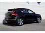 Volvo XC40 B4 Plus Dark | Trekhaak elektrisch uitklapbaar | Verwarmbare voorstoelen en stuurwiel | Premium audio by Harman Kardon | Adaptieve cruise control | Apple Carplay & Android Auto | Bots herkenning en activatie | Elektrisch verstelbare bestuurdersstoel met geheugen | Navigatiesysteem full map |