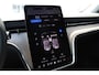 Volvo EX90 Twin Motor Ultra 7p. 106 kWh | Achterbank in delen neerklapbaar | Achterbank verwarmd | achteruitrijcamera | Apple Carplay & Android Auto | Airco separaat achter | Cruise control adaptief met Stop&Go en stuurhulp | Electronic climate controle | Elektrisch verstelbare stoel(en) met geheugen | Panoramadak var. transparantie | Rondomzicht camera | lichtmetalen velgen multi-spaaks 22" | Extra getint glas