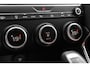 Jaguar E-Pace 2.0 P250 AWD HSE 250 PK Trekhaak Meridian Keyless Camera Leder Memory 21''