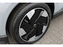 Volvo EX30 P5 Long Range Plus 69 kWh | Elektrisch verstelbare voorstoelen | Bestuurdersstoel met geheugen | Voorstoelen & stuurwiel verwarmbaar | Achteruitrijcamera | Dodehoekdetectie met correctie | Pilot Assist & Adaptive Cruise Control | Google Services | Apple Carplay & Android Auto | Extra getint glas | Elektrisch bedienbare achterklep | Warmtepomp | Vehicle-to-load |