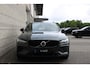 Volvo V60 T6 AWD Plug-in Hybrid Ultra Dark | Elektrisch glazen panorama-dak | Elektrisch verstelbare bestuurders- en bijrijdersstoel met geheugen | Dodehoek detectie met correctie | Pilot assist & adaptieve cruise control | Rondomzicht camera | Head-up display | Extra getint glas | Nappa lederen/ Open grid textiel bekleding | Google services | Apple Carplay & Android Auto | Voorstoelen & stuurwiel verwarmd | Keyless Entry & Drive | Premium Audio by Harman Kardon |