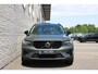 Volvo XC40 2.0 B4 Plus Dark | Achteropkomend verkeer waarschuwing | Apple Carplay & Android Auto | Electronic climate controle | Dodehoekdetectie met correctie | Elektronisch Stabiliteits Programma | Kruisend verkeer detectie | Navigatiesysteem full map | Rijstrooksensor met correctie | Voorstoelen verwarmd
