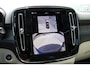 Volvo XC40 2.0 B4 Plus Dark | Achteropkomend verkeer waarschuwing | Apple Carplay & Android Auto | Electronic climate controle | Dodehoekdetectie met correctie | Elektronisch Stabiliteits Programma | Kruisend verkeer detectie | Navigatiesysteem full map | Rijstrooksensor met correctie | Voorstoelen verwarmd