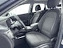 Hyundai Kona Electric EV COMFORT 39 kWh | FACELIFT MODEL | SoH 95,3% | PDC | 3 FASEN | WARMTEPOMP | CAMERA | CLIMA | CRUISE ADAPT. | NAVI | PRIVACY GLASS | DAKRAILING | APPLE CAR PLAY & ADROID AUTO |