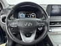 Hyundai Kona Electric EV COMFORT 39 kWh | FACELIFT MODEL | SoH 95,3% | PDC | 3 FASEN | WARMTEPOMP | CAMERA | CLIMA | CRUISE ADAPT. | NAVI | PRIVACY GLASS | DAKRAILING | APPLE CAR PLAY & ADROID AUTO |