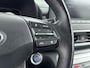Hyundai Kona Electric EV COMFORT 39 kWh | FACELIFT MODEL | SoH 95,3% | PDC | 3 FASEN | WARMTEPOMP | CAMERA | CLIMA | CRUISE ADAPT. | NAVI | PRIVACY GLASS | DAKRAILING | APPLE CAR PLAY & ADROID AUTO |