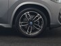 BMW X1 xDrive30e M Sport PHEV 326pk Dealer O.H | Trekhaak Af Fabriek | Adaptive Cruise | Head Up | Harman / Kardon | 360 Camera | Alcantara Sportstoelen Massage & Memory | Adaptive Onderstel | Widescreen Navi | Stoelen & Stuur Verwarmd | Blis | Keyless | Apple Carplay | Pilot Assist | Virtual | DAB | 19"L.M | Plug In Hybrid |