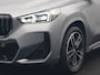 BMW X1 xDrive30e M Sport PHEV 326pk Dealer O.H | Trekhaak Af Fabriek | Adaptive Cruise | Head Up | Harman / Kardon | 360 Camera | Alcantara Sportstoelen Massage & Memory | Adaptive Onderstel | Widescreen Navi | Stoelen & Stuur Verwarmd | Blis | Keyless | Apple Carplay | Pilot Assist | Virtual | DAB | 19"L.M | Plug In Hybrid |