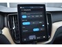 Volvo XC60 2.0 T6 Plug-in hybrid AWD Ultra Dark | Allseason banden | Trekhaak | Headup display | Panoramadak\schuifdak | Stoel en stuurwarming | Elektrisch verstelbare stoelen met geheugen |