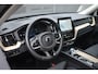 Volvo XC60 2.0 T6 Plug-in hybrid AWD Ultra Dark | Allseason banden | Trekhaak | Headup display | Panoramadak\schuifdak | Stoel en stuurwarming | Elektrisch verstelbare stoelen met geheugen |