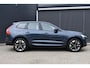 Volvo XC60 2.0 T6 Plug-in hybrid AWD Ultra Dark | Allseason banden | Trekhaak | Headup display | Panoramadak\schuifdak | Stoel en stuurwarming | Elektrisch verstelbare stoelen met geheugen |