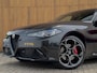 Alfa Romeo Giulia 2.0 T GME AWD Competizione Staat in loods klaar voor foto