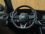 Alfa Romeo Giulia 2.0 T GME AWD Competizione Staat in loods klaar voor foto