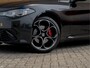 Alfa Romeo Giulia 2.0 T GME AWD Competizione Staat in loods klaar voor foto
